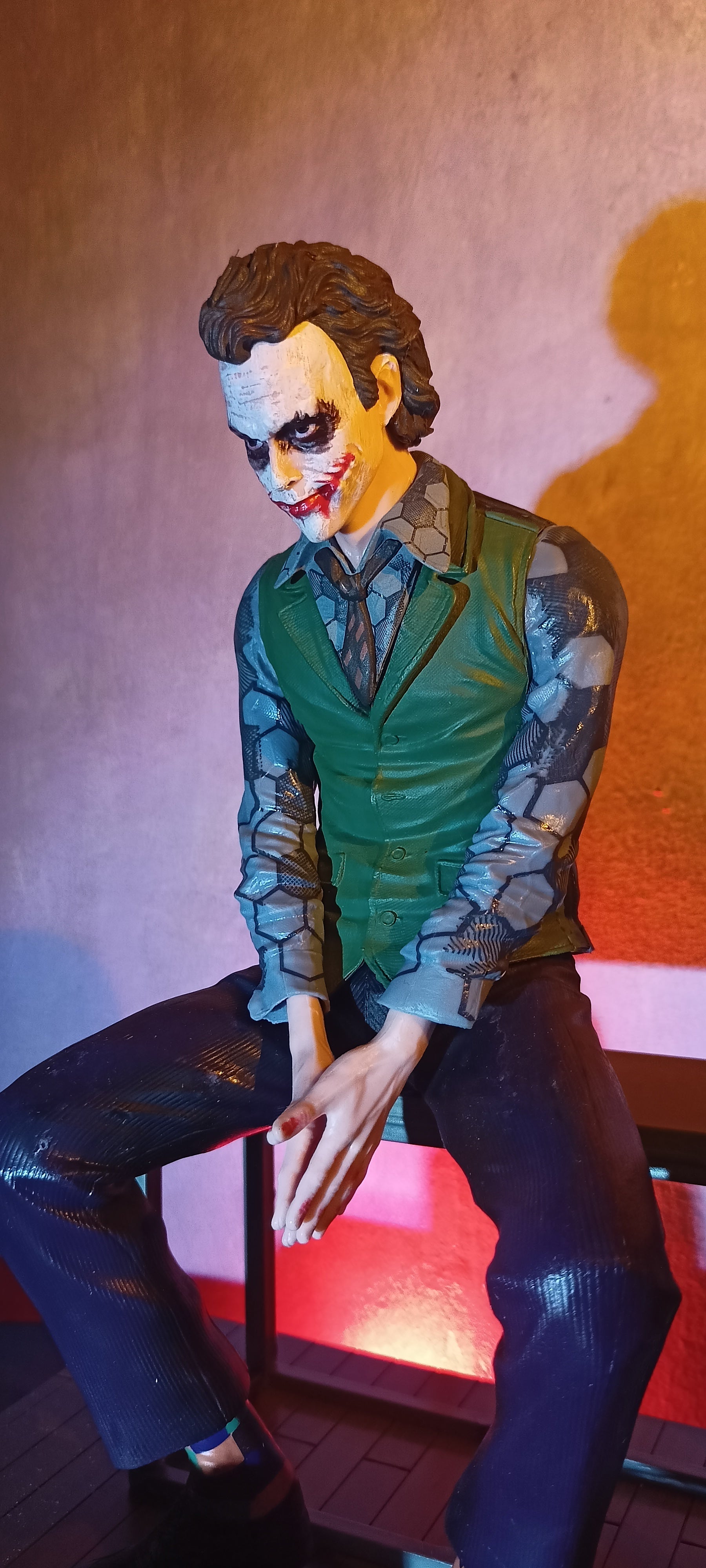 30cm Collectible Joker Statue – Heath Ledger Edition